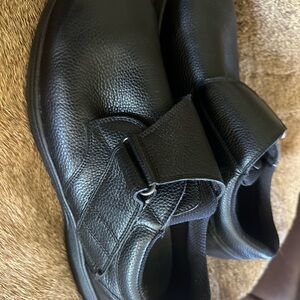 Black Leather Loafers Sleek Slip-Ons